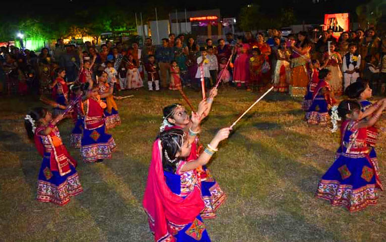 Garba and Dandiya Raas at Indian wedding sangeet
